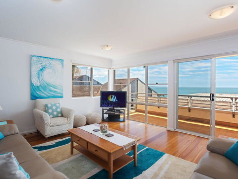 3 'The Clippers' 131 Soldiers Point Road - Fabulous Waterfront Unit - Redcliffe Tourism 0