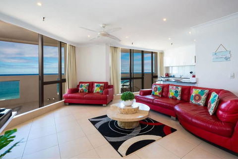 3 Bedroom Apartment - Panoramic Ocean Views - Redcliffe Tourism 3