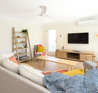 3 Bedroom Apartment Minutes from Main Beach - Redcliffe Tourism