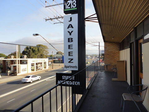 3 BEDROOM APARTMENT ST MARYS - Redcliffe Tourism 0