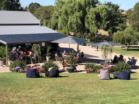 3 Willows Vineyard Cottage - Redcliffe Tourism 2