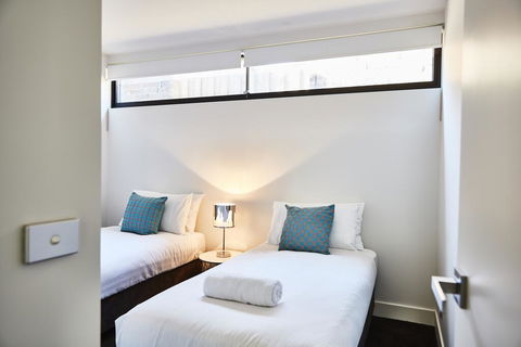 3-Bed House With Rooftop And Parking Near Yarra Park - Redcliffe Tourism 3
