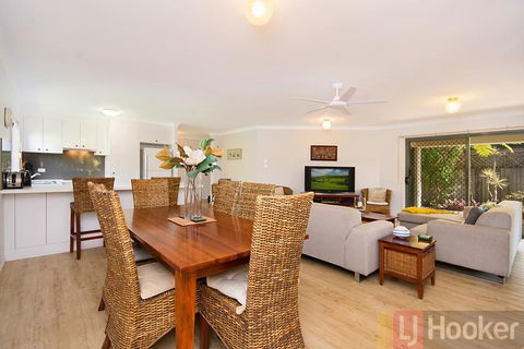 32 Beachside - Redcliffe Tourism 3