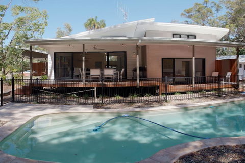 33 Esprit Drive - Rainbow Shores, Style, Comfort And Relaxation, Pets Welcome, Pool - Redcliffe Tourism 0