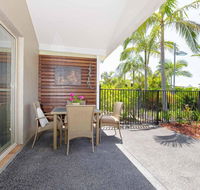 356 ' Oaks Pacific Blue' 265 Sandy Point Rd - Air conditioned direct pool access and suited for disability - Redcliffe Tourism