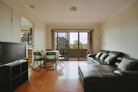 3BR Quiet & Convenient Area Of Parramatta UWS - Redcliffe Tourism 0