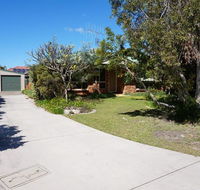 4 Boronia Place - Rainbow Beach Perfect convenient location Fenced yard - Redcliffe Tourism