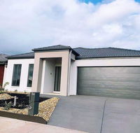 4Bed 2Bath Cozy Guesthouse in Tarneit - Redcliffe Tourism