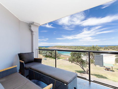 5 'The Outlook', 4 Ocean Parade - Overlooking Boat Harbour Beach And Ducted Air Conditioning - Redcliffe Tourism 0