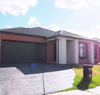 5 Bed 2 Bath big house - Redcliffe Tourism
