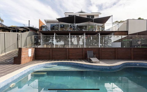 5 Bedroom With POOL And Studio Vues Relaxantes - Redcliffe Tourism 0