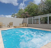 516 'Oaks Pacific Blue' 265 Sandy Point Road- private pool aircon WIFI - Redcliffe Tourism