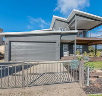 7 Graydens Road Ventnor with Spectacular views - Redcliffe Tourism