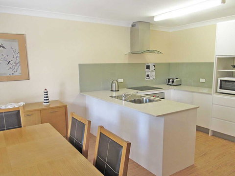 8c Norburn Avenue - Great Family Budget Holiday - Redcliffe Tourism 1