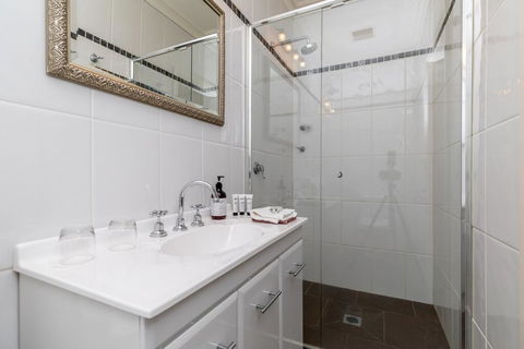 94Best Apartments - Redcliffe Tourism 0