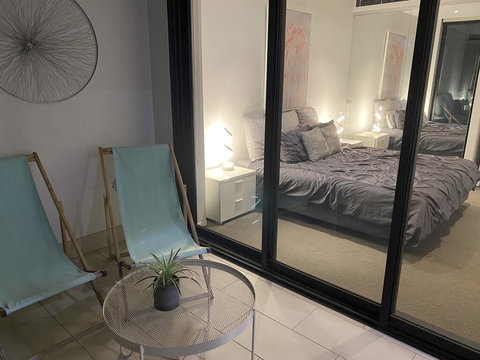 @Realm Modern Executive Apartment, 1BR, Wine, WiFi, Secure Parking, Canberra - Redcliffe Tourism 1