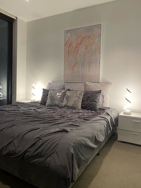 @Realm Modern Executive Apartment, 1BR, Wine, WiFi, Secure Parking, Canberra - Redcliffe Tourism 3