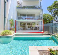 A Deluxe Swim Up - Drift Apartments South - Redcliffe Tourism