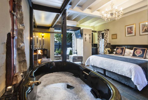 A Loft In The Mill Boutique Accommodation - Redcliffe Tourism 3