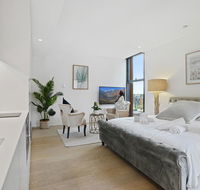 A Luxury home hidden in the Urban oasis - Redcliffe Tourism