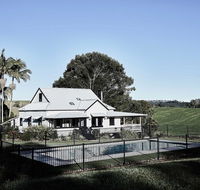 A PERFECT STAY - Benny's Cottage - Redcliffe Tourism