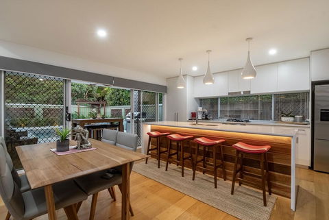 A PERFECT STAY - Byron Sunrise - Redcliffe Tourism 2