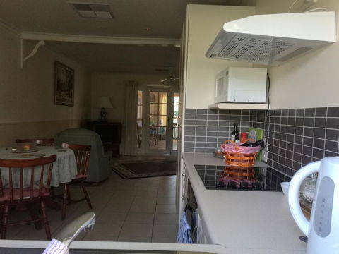 A Victor Harbour Retreat Aldinga Tony's Music Cottage - Redcliffe Tourism 0