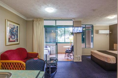 AAA Airport Albion Manor Apartments And Motel - Redcliffe Tourism 3