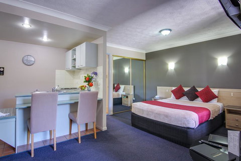 AAA Airport Albion Manor Apartments And Motel - Redcliffe Tourism 0