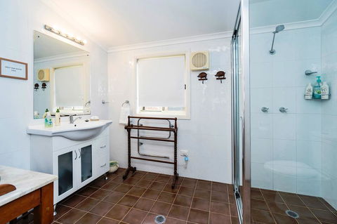 Abelia House B &B - Redcliffe Tourism 2
