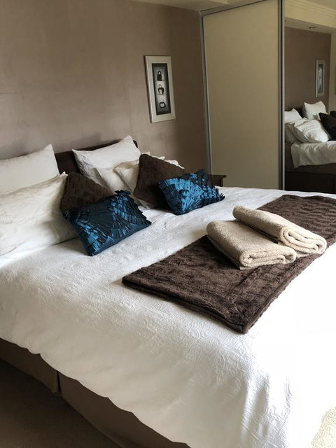 About Time Retreats- Studio Seven - Redcliffe Tourism 3