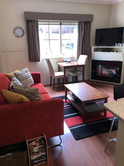 About Time Retreats- Studio Three - Redcliffe Tourism 3