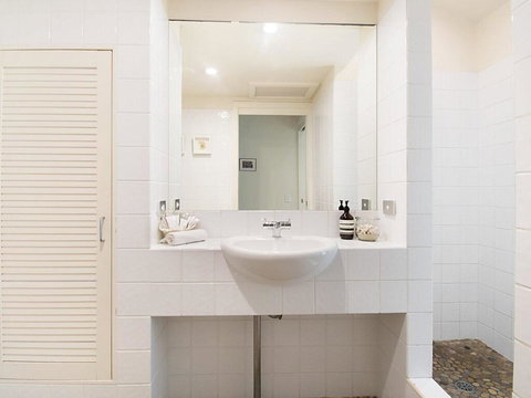 Above The Pass - Redcliffe Tourism 1