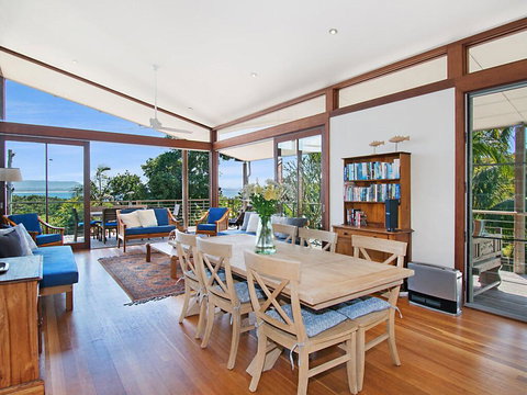 Above The Pass - Redcliffe Tourism 3