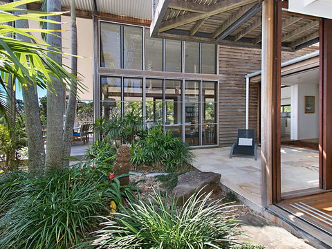 Above The Pass - Redcliffe Tourism 2