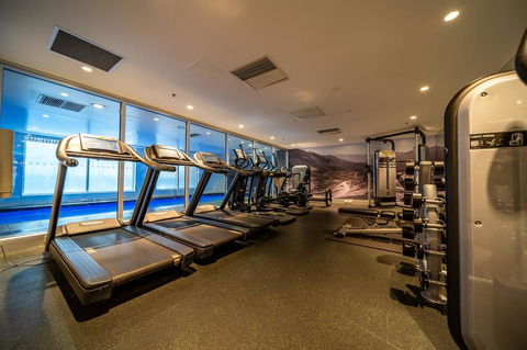 Above The Square On Hindmarsh-Pool - Gym - Carpark - Redcliffe Tourism 2
