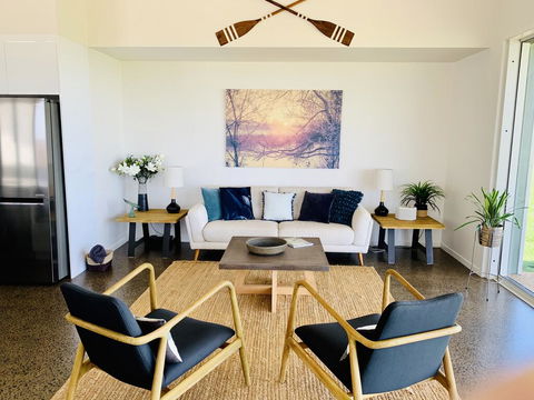 Absolute Beachfront & Secluded New Home - Redcliffe Tourism 3