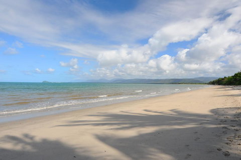 ABSOLUTE BEACHFRONT BLISS @ NEWELL BEACH - Redcliffe Tourism 1