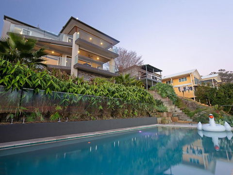 Absolute Waterfront Lakehouse Fishing Point Waterfront Pool Jetty - Redcliffe Tourism 0