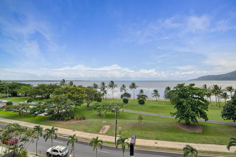 Acacia Court Hotel - Redcliffe Tourism 2