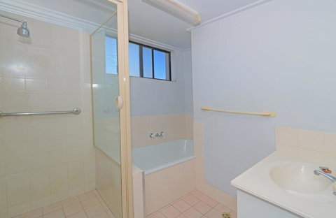 Acacia Holiday Apartment - Redcliffe Tourism 2