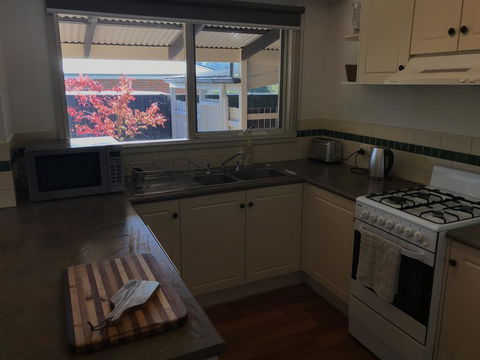 Acacia House - Central Healesville - Yarra Valley - Redcliffe Tourism 1