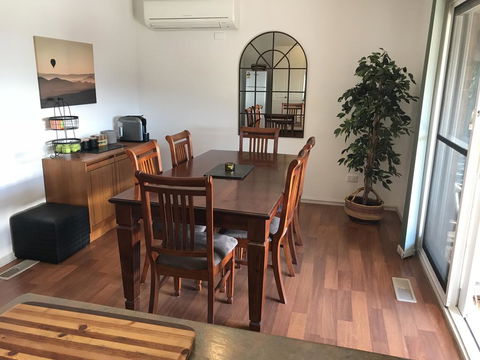 Acacia House - Central Healesville - Yarra Valley - Redcliffe Tourism 2