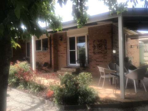 Acacia House - Central Healesville - Yarra Valley - Redcliffe Tourism 3