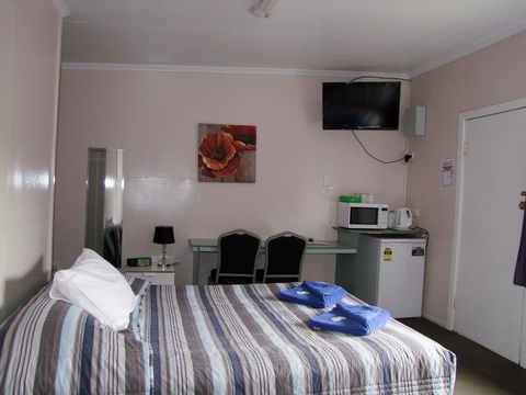Acacia Motel - Redcliffe Tourism 1