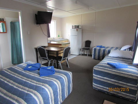 Acacia Motel - Redcliffe Tourism 3