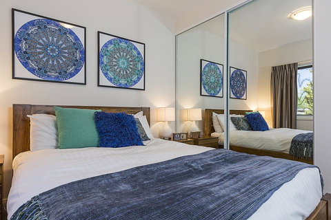 Accommodate Canberra- Domain Parliamentary Triangle - Redcliffe Tourism 0