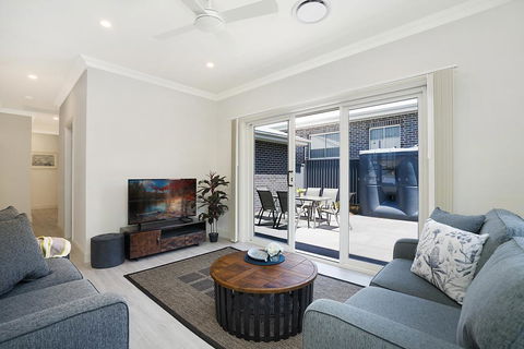 Accommodation Hunter - Adams Street Maitland - Redcliffe Tourism 1