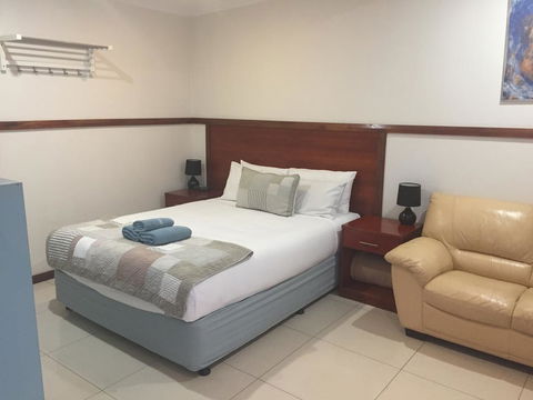 Across Country Motel And Serviced Apartments - Redcliffe Tourism 1