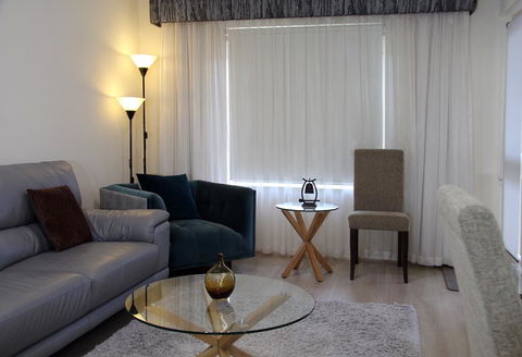 ADELAIDE CBD APARTMENT - 3BR, 2BATH & CARPARK - Redcliffe Tourism 3